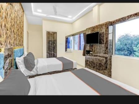 Hotel Bhavya Residency Ahmedabad Zimmer foto